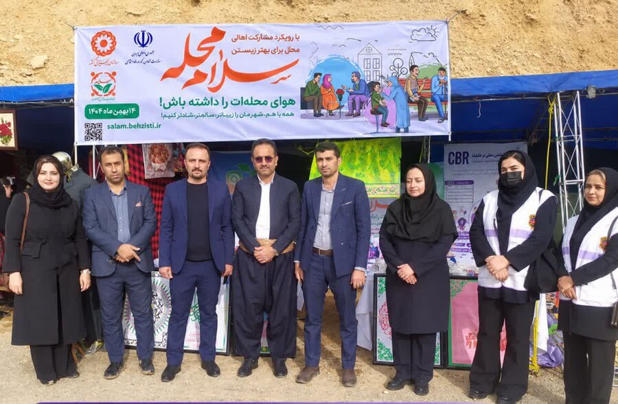 مسئولان شهرستان دیواندره از غرفه صنایع‌دستی مددجویان بهزیستی بازدید کردند