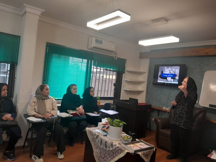 شمیرانات | برگزاری کارگاه آموزشی «کودک ایمن در سایه والدین آگاه» در مرکز سلامت اجتماعی خانواده به مناسبت هفته ملی کودک با رویکرد توانمندسازی