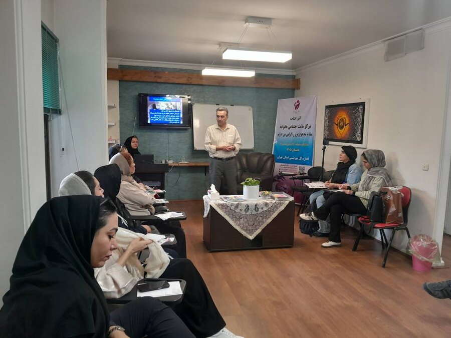 شمیرانات | برگزاری کارگاه آموزشی «کودک ایمن در سایه والدین آگاه» در مرکز سلامت اجتماعی خانواده به مناسبت هفته ملی کودک با رویکرد توانمندسازی