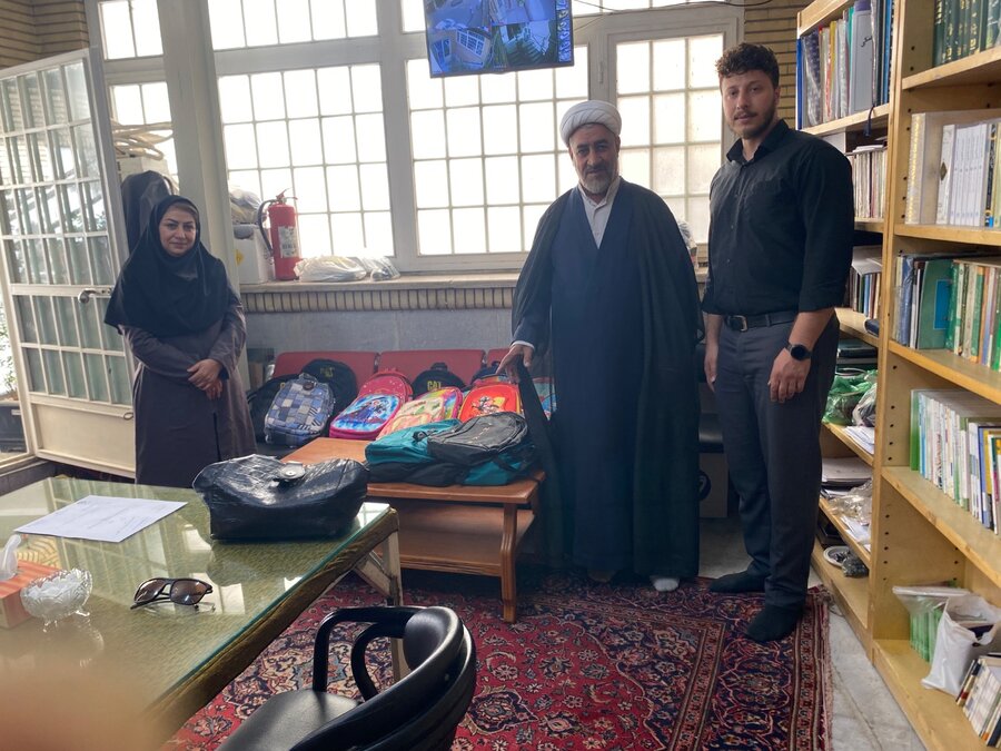 شمیرانات | تحقق عدالت آموزشی در محله گلابدره؛ ۵۰ بسته لوازم‌تحریر برای دانش‌آموزان نیازمند