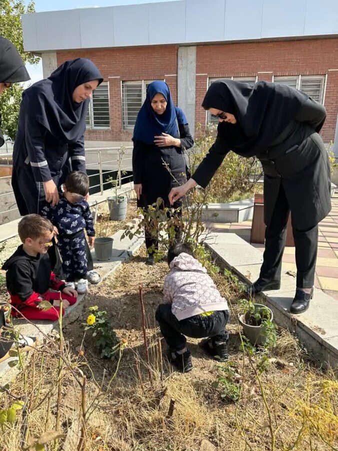غرس نهال محبت در شیرخوارگاه معتضدی کرمانشاه