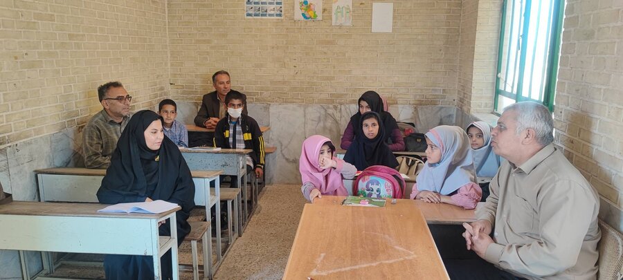 کوار|گرامیداشت روز جهانی کودک با حضور رئیس اداره بهزیستی در مدرسه ابتدایی روستای جلال‌آباد