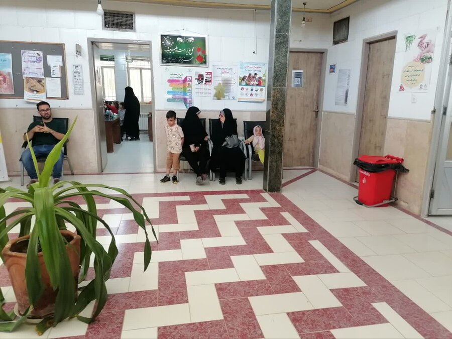 اجرای طرح غربالگری بینایی و شنوایی کودکان در محله مهرآباد شهر مهردشت 