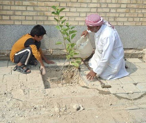 کاشت نهال توسط سالمندان و کودکان تحت حمایت بهزیستی