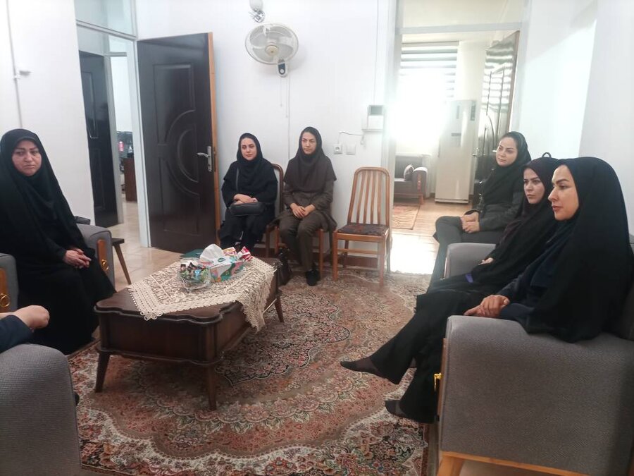 بازدید مدیرکل دفتر امور زنان و خانواده استانداری گیلان از خانه‌های سلامت و تلاش