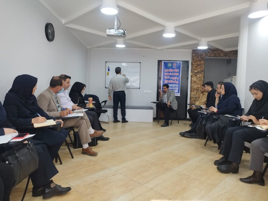 برگزاری کارگاه بازآموزی آموزش خانواده ویژه تسهیلگران بهزیستی استان همدان