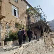 منازل توانخواهان دارای معلولیت شدید در روستای دولاب توسط مسئولان بهزیستی کردستان بازدید شد