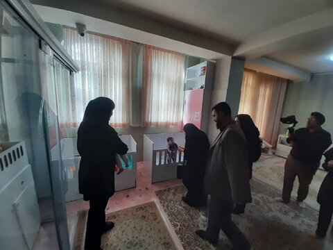 آذر- شرقی..