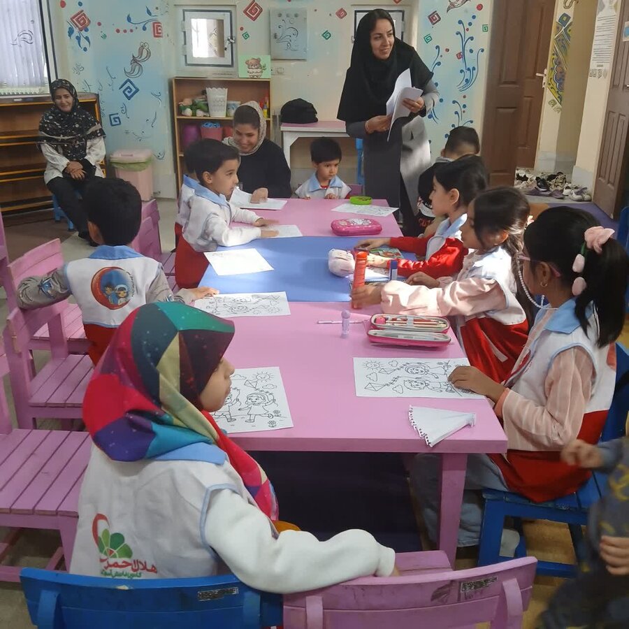 جشن هفته ملی کودک با مشارکت مرکز مثبت زندگی ۶۲۳۱ در تویسرکان برگزار شد