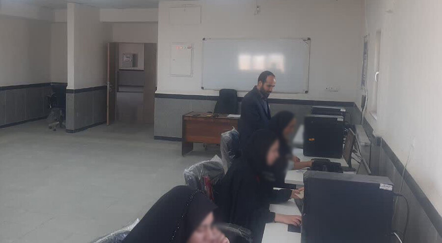 گامی برای استقلال اقتصادی زنان سرپرست خانوار فامنین با آموزش ۱۶۰ ساعته خیاطی