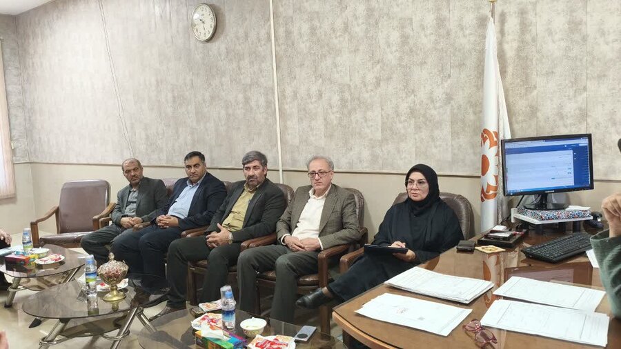 هم‌افزایی ارتقای سلامت روان و مدیریت بحران در دیدار چهره‌به‌چهره مدیرکل بهزیستی اصفهان با جامعه هدف