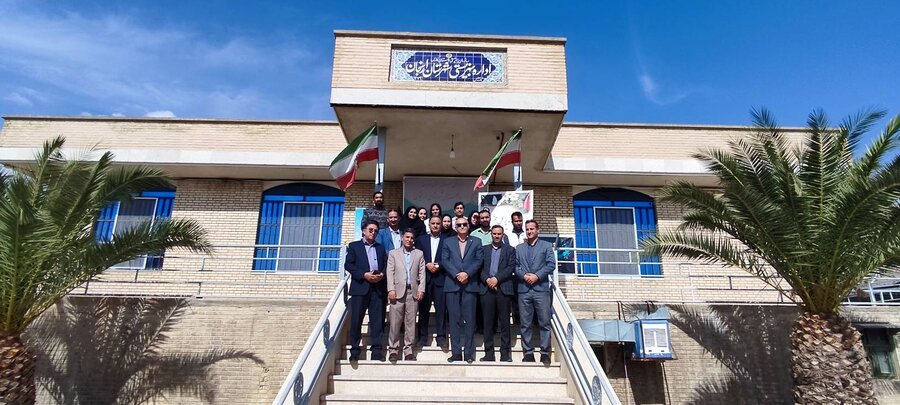 از قدردانی تا بررسی مسائل اورژانس اجتماعی:
 ارسنجان|دیدار صمیمی مدیرکل بهزیستی فارس با پرسنل اداره بهزیستی شهرستان