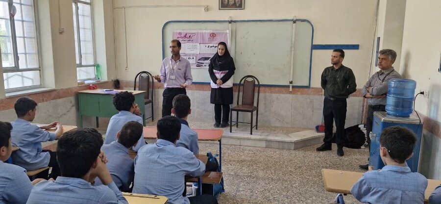 آموزش خدمات اورژانس اجتماعی به دانش‌آموزان مدرسه شاهد سیدالشهدا آبادان