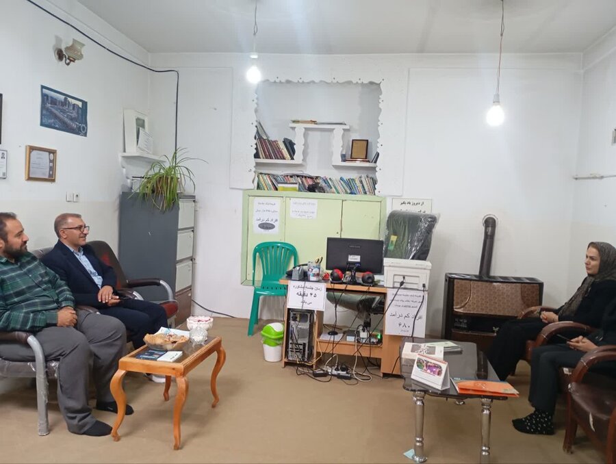 رئیس اداره بهزیستی دهگلان از روانشناس همکار به مناسبت هفته سلامت روان تجلیل کرد