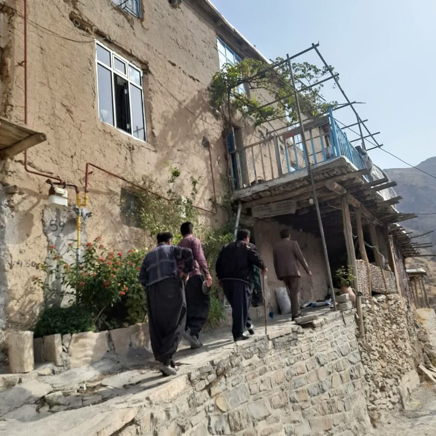 منازل توانخواهان دارای معلولیت شدید در روستای دولاب توسط مسئولان بهزیستی کردستان بازدید شد