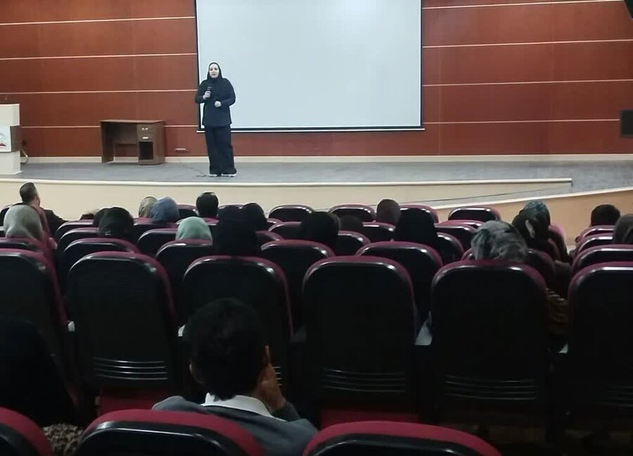 کارگاه آموزشی «سفر به دنیای نوجوانی» برای والدین کردستانی برگزار شد