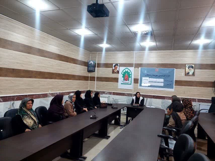 کارگاه آموزشی سلامت روان ویژه بانوان مددجوی بهزیستی در دهگلان برگزار شد