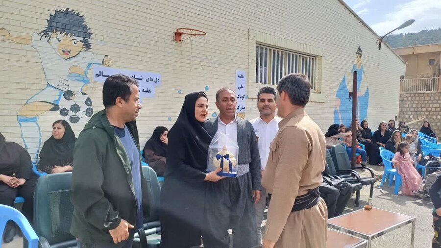 هفته ملی کودک در مدرسه باغچه‌بان مریوان گرامی داشته شد