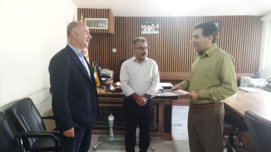 مدیر بهزیستی سنندج از نگهبان نمونه این اداره تجلیل کرد