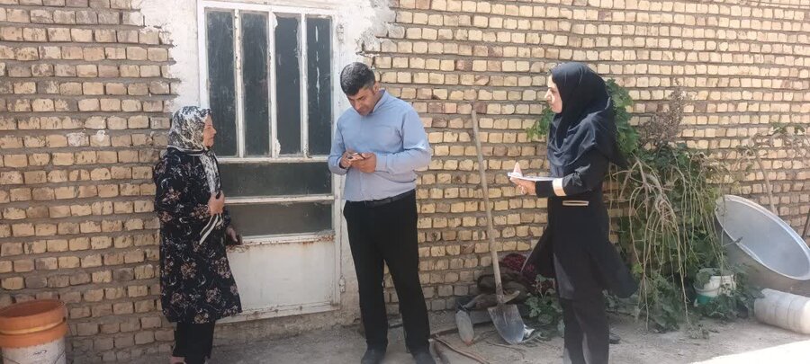 بازدید میدانی مددکاران مرکز ۳۳۴ فامنین از خانواده‌های مددجویان در روستاهای تحت پوشش