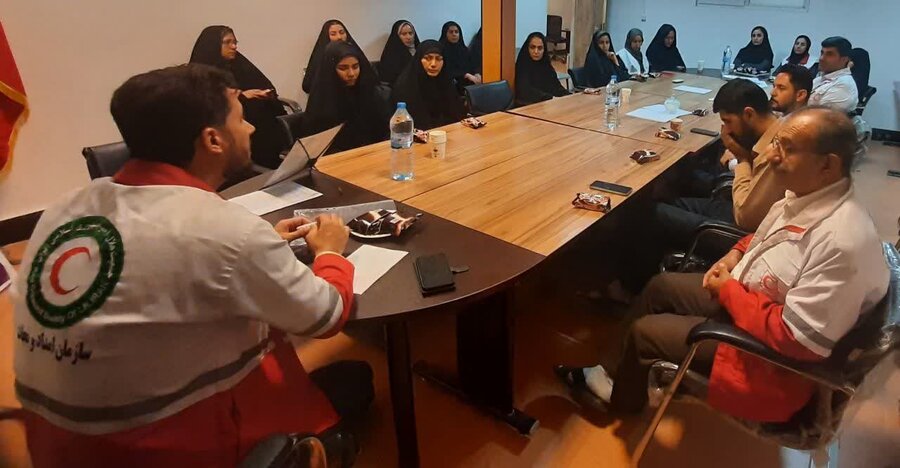 برگزاری دوره آموزشی مدیریت بحران برای کارکنان و جامعه هدف بهزیستی فامنین
