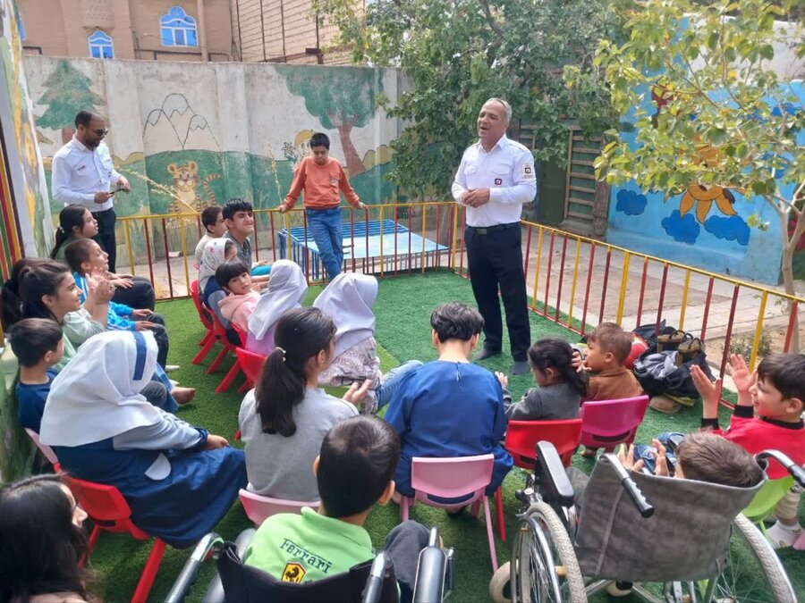 حضور آتش‌نشانان خواف در جمع فرزندان مرکز توانبخشی طلوع