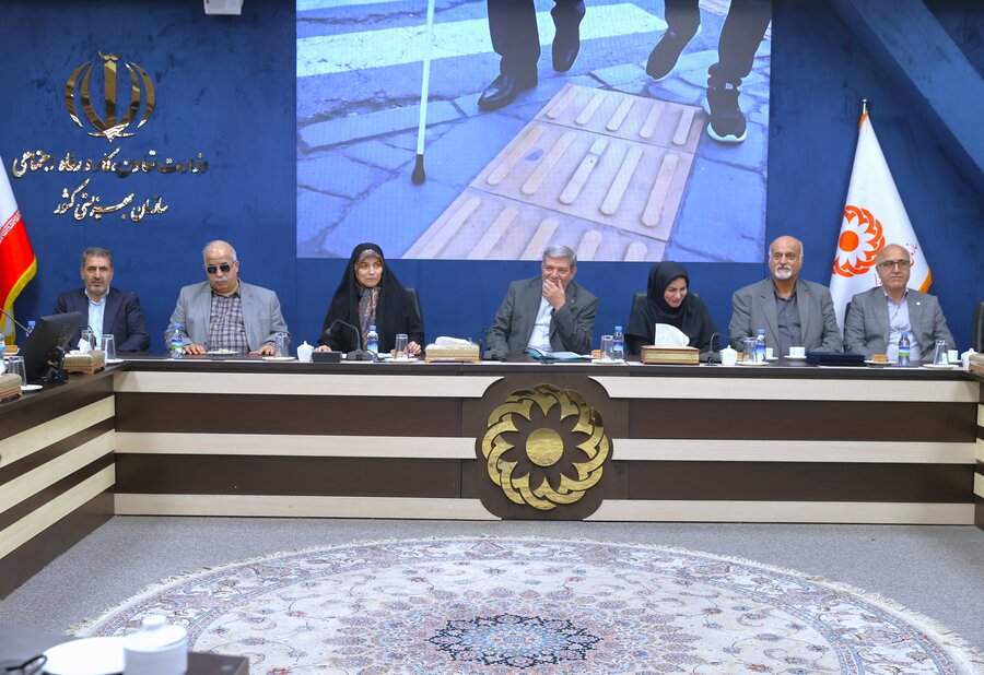 نشست صمیمی رئیس سازمان بهزیستی کشور با تشکل های نابینایان