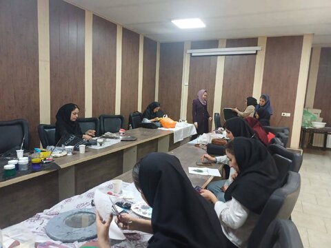 شهریار | برپایی دومین کارگاه تخصصی «هنرهای نوین» در بهزیستی؛ گامی جدید در راستای توانبخشی حرفه‌ای و امیدآفرینی برای مددجویان