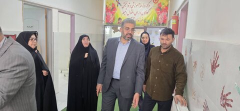 شهر قدس  | بازدید فرماندار قدس از مرکز توانبخشی «فرزندان آفتاب» به مناسبت روز جهانی کودک