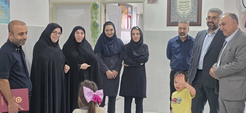 شهر قدس  | بازدید فرماندار قدس از مرکز توانبخشی «فرزندان آفتاب» به مناسبت روز جهانی کودک