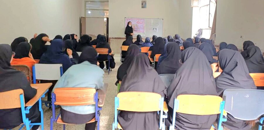 برگزاری کارگاه آموزشی به مناسبت هفته سلامت روان در قالب طرح «سلام محله» در شهر ربط