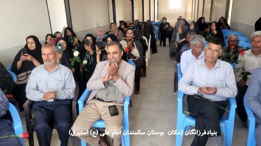دورهمی سالمندان شهربابک به مناسبت روز جهانی سالمند
