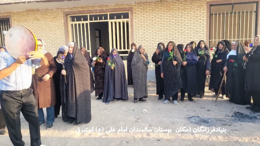 دورهمی سالمندان شهربابک به مناسبت روز جهانی سالمند