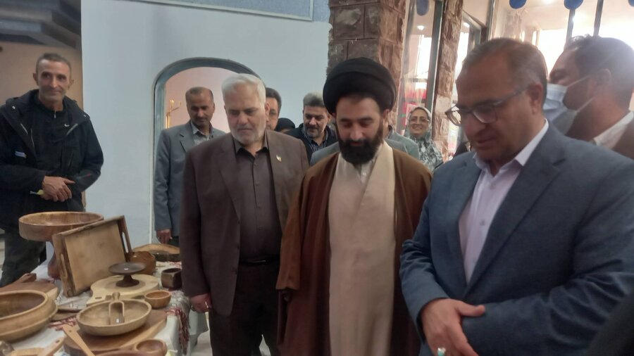 فیروزکوه | افتتاح نمایشگاه دستاوردها و توانمندی‌های مددجویان بهزیستی در هفته فرهنگی شهرستان