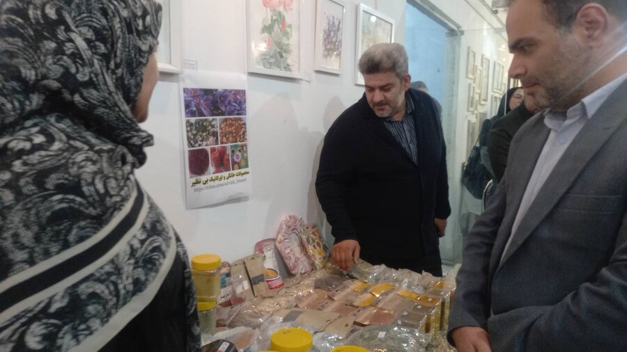 فیروزکوه | افتتاح نمایشگاه دستاوردها و توانمندی‌های مددجویان بهزیستی در هفته فرهنگی شهرستان