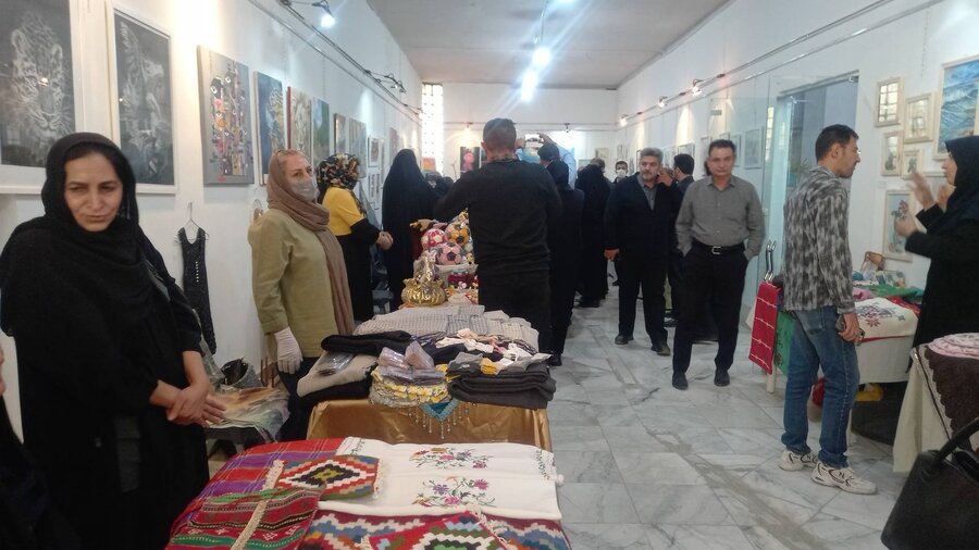 فیروزکوه | افتتاح نمایشگاه دستاوردها و توانمندی‌های مددجویان بهزیستی در هفته فرهنگی شهرستان