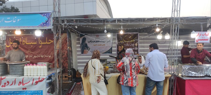 حضور گروه همیار زنان سرپرست خانوار هرمزگان در جشنواره اقوام ایرانی قزوین