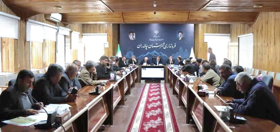 ملاقات مردمی فرماندار شهرستان چالدران به همراه دیگر مسئولین برای حل مشکلات مردم