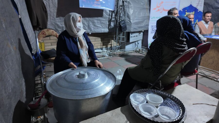 غرفه بهزیستی کردستان همزمان با روز عصای سفید در میدان آزادی سنندج برپا شد