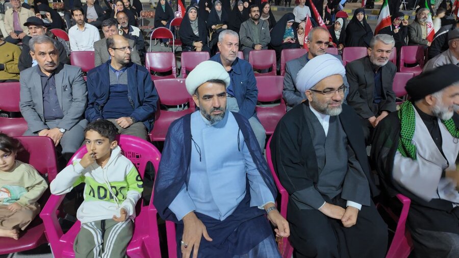 غرفه بهزیستی کردستان همزمان با روز عصای سفید در میدان آزادی سنندج برپا شد