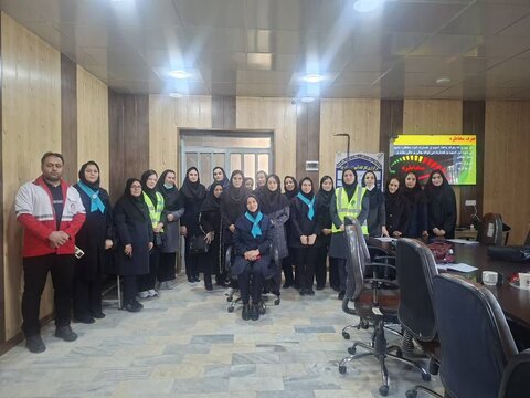 برگزاری دوره آموزشی «محب» برای کارکنان بهزیستی ملایر با همکاری هلال‌احمر
