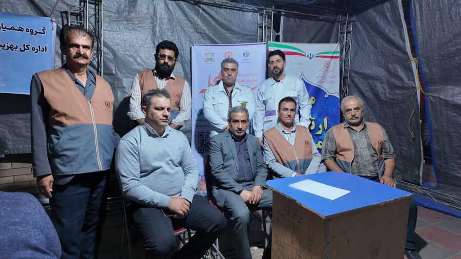 غرفه بهزیستی کردستان همزمان با روز عصای سفید در تجمع شبانه میدان آزادی سنندج برپا شد