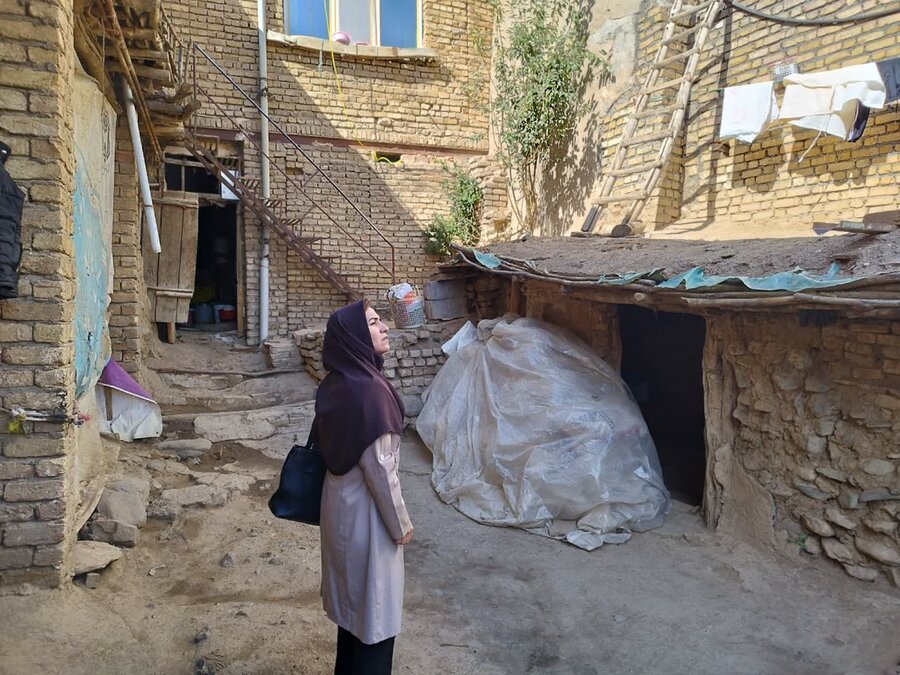 بازدید رئیس بهزیستی بهار از منزل مددجوی خودسرپرست در روستای «وهنان»