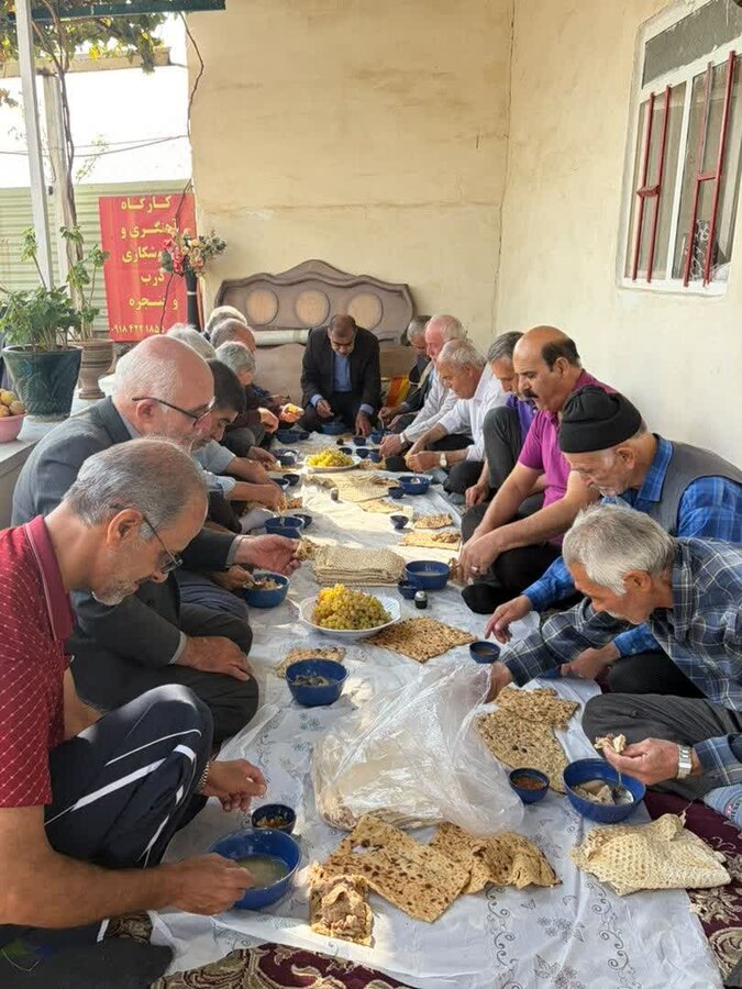 ورزش و صبحانه سالم در طبیعت؛ صبحی پرنشاط برای سالمندان بهاری