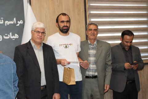 گزارش تصویری ا مراسم تجلیل از ورزشکاران و مدال‌آوران هیئت ورزش‌های نابینایان و کم‌بینایان استان مرکزی