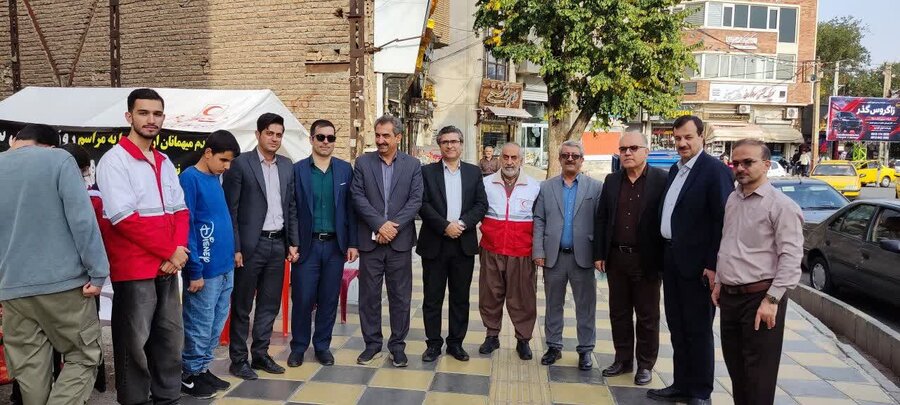 ایستگاه سلامت و آشنایی با عصای سفید در سقز برپا شد