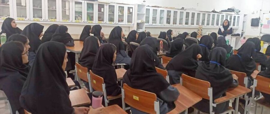شیراز|برگزاری کارگاه آموزشی سلامت روان و خودمراقبتی در مدرسه دخترانه حضرت زینب صدرا