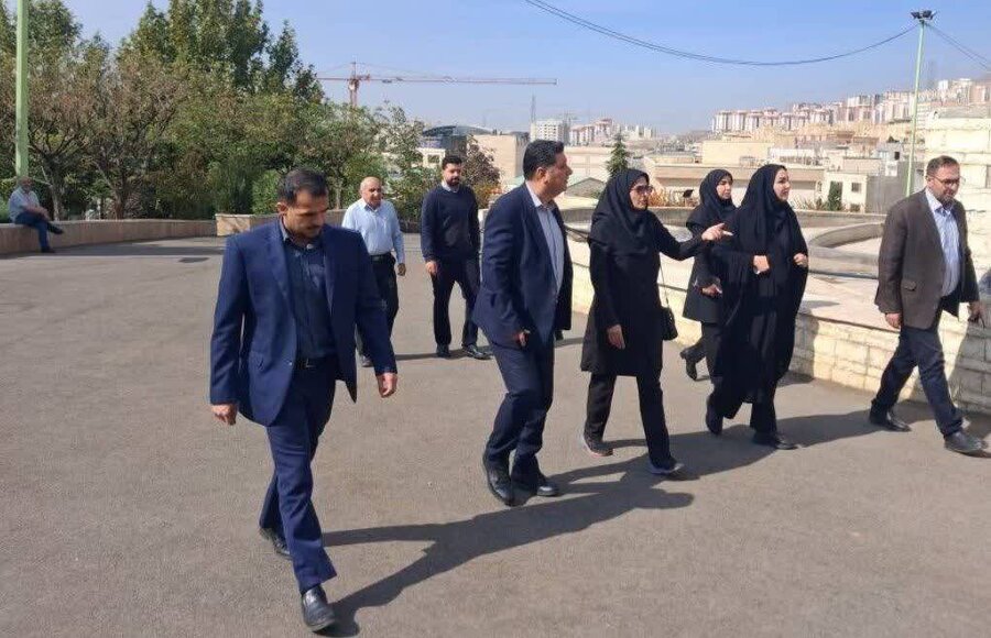 پردیس | گشت مشترک ارزیابی میدانی مناسب‌سازی بوستان‌ها و اماکن عمومی در بخش مرکزی پردیس با حضور  رئیس اداره بهزیستی و دستگاه‌های اجرایی