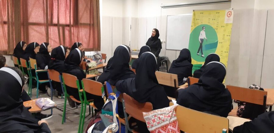شیراز| آموزش دانش‌آموزان و معلمان در برخورد با افراد دارای معلولیت در مدرسه قدوسی غربی شیراز