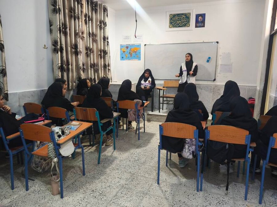 لامرد| آگاهی‌ بخشی به دانش‌ آموزان درباره سلامت روان و خودمراقبتی